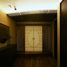 和歌山の家：「坊主障子」から漏れる木漏れ日の灯を愉しみ、解放感と見え隠れする空間の演出