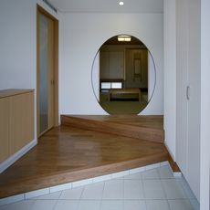 姫路の家：まん丸な大きな円を描きお出迎えウェルカム玄関の設え