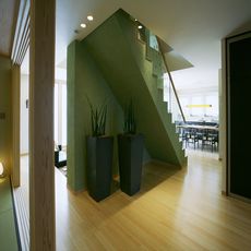 戸田の家：トンボの階段箱型直タイプ・手摺壁は透明強化ガラスと「飛散防止フィルム貼」・（３M製品）