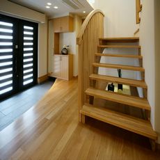 茂原の家：木製U階段一部ストリップタイプ・nikeデザイン・（マナックス製作）