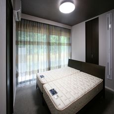 満天湖のミルキーウェイ：床：「絨毯」・（旧ニッシン製品）：ベッド室内中央ホテル配置