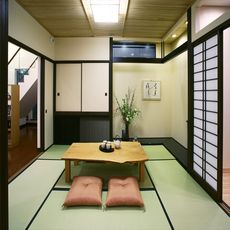 木更津の家：吊押入とコーナー床・nikeデザイン