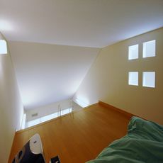 河内の家：ロフトシリーズ：梯子を上がると広い空間：天井Ｈ：1350?