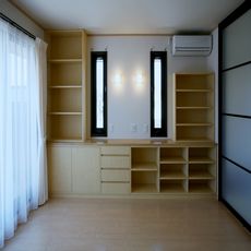 伊丹の家：大人ＳＯＨＯ：カウンター書庫・nikeデザイン・菊川建匠製作
