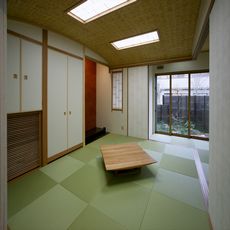 あきづの邸宅：枠・赤杉無垢材・和紙・（阿波紙ファクトリー製品）