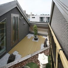 五条の家：屋上の庭・地元エクステリア業者施工・nikeご相談のみ