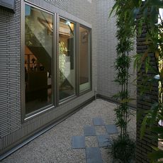 千葉木更津の家：EXテーマ【脱手間】雑草対策砂利&室内から眺める和庭・nikeデザイン