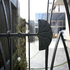 nikeデザインポイント：あきづの邸宅：古代銀杏の葉をモチーフに扉の錠前・古代銀杏はクライアント様と素材探しの旅道中で高千穂（天岩戸神社）で出合う
